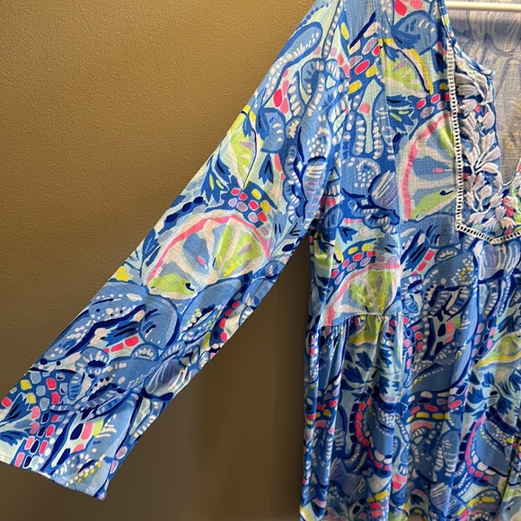 Lilly Pulitzer blouse! Fun and whimsical! $40! Size M! - Picture 3 of 5